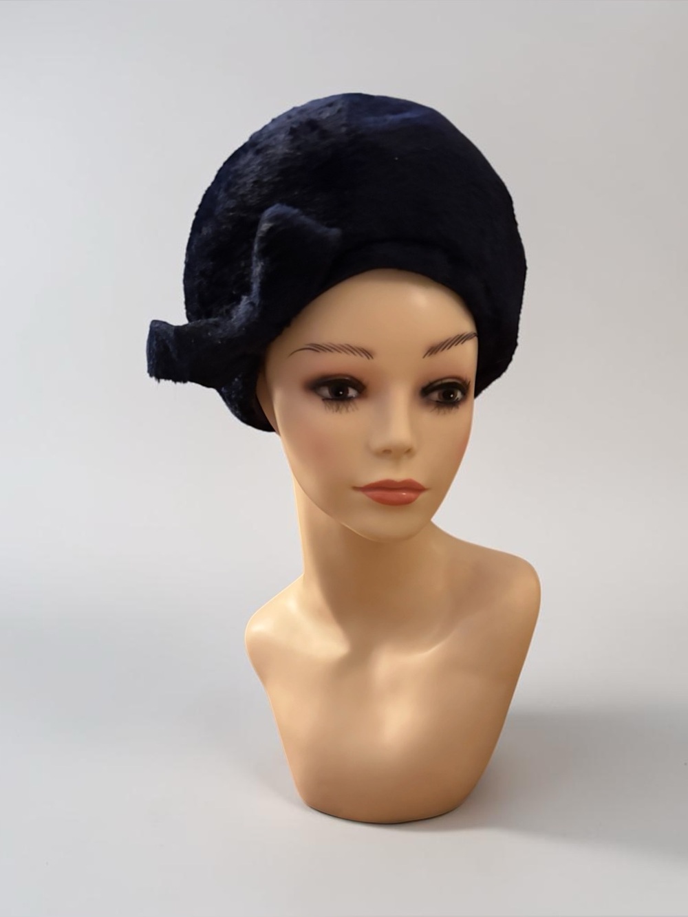 Vintage 1950s–1960s Italian ladies' cloche or toque hat